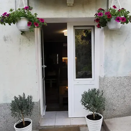 Apartmán With Garden *